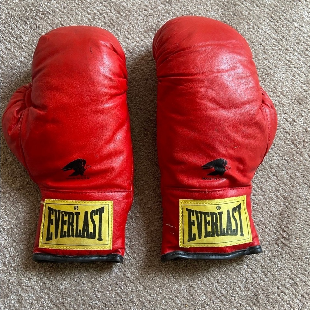 VTG 80’s Everlast 12oz Red Boxing Gloves